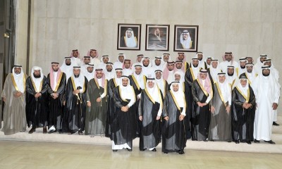 الأمير سعود بن نايف يتوسط منسوبي الجمعية 